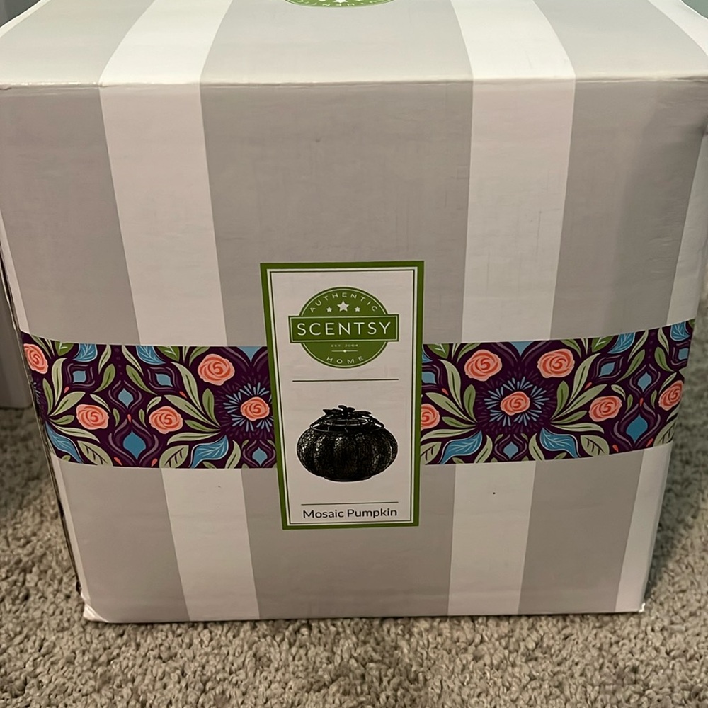 Scentsy “mosaic pumpkin” 20W wax warmer